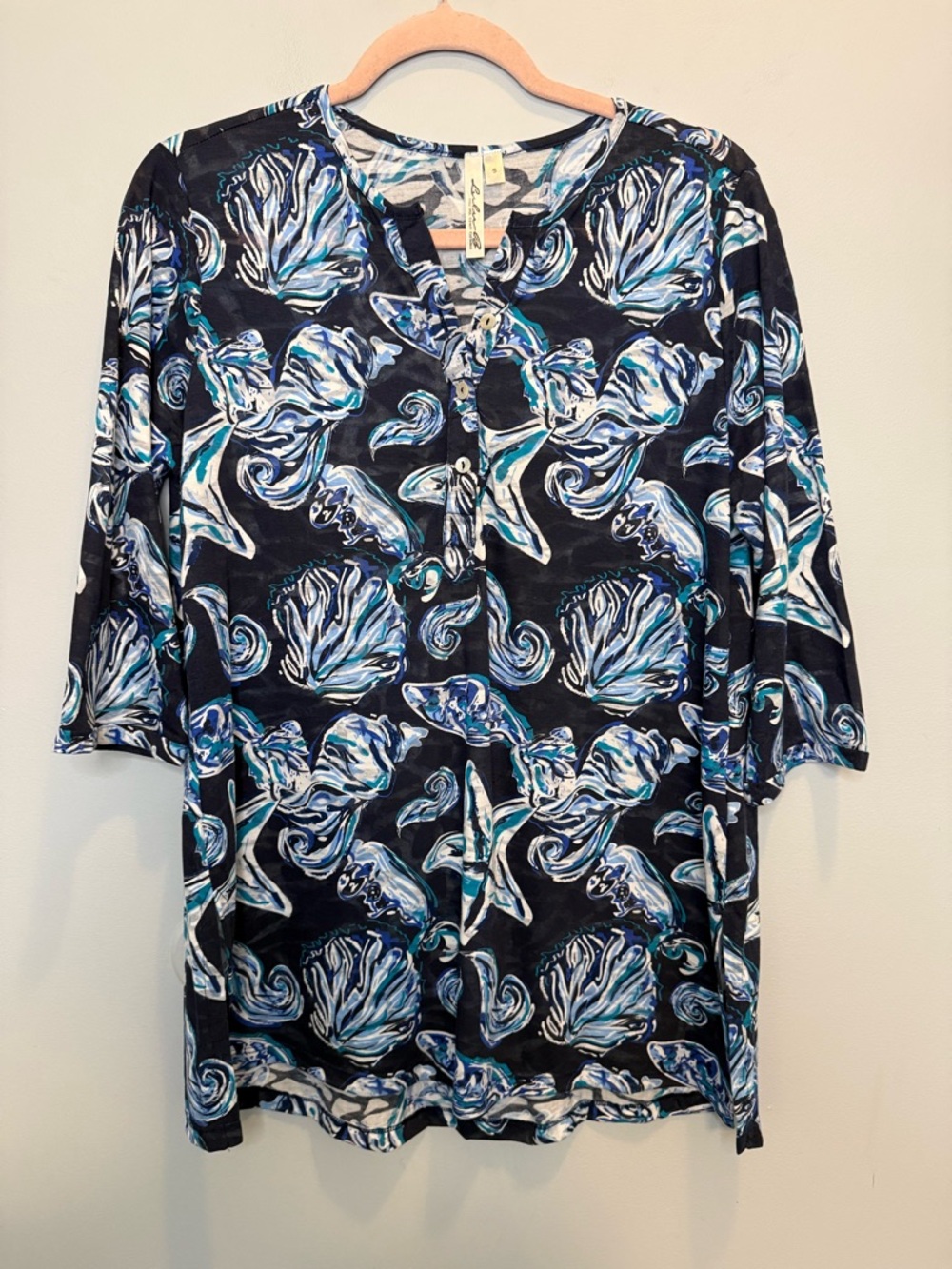 Lulu-B Coastal Seashell Island Getaway Split V-Neck Tunic Top Size Small
